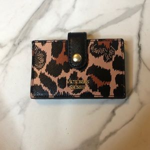 Vs pink wallet